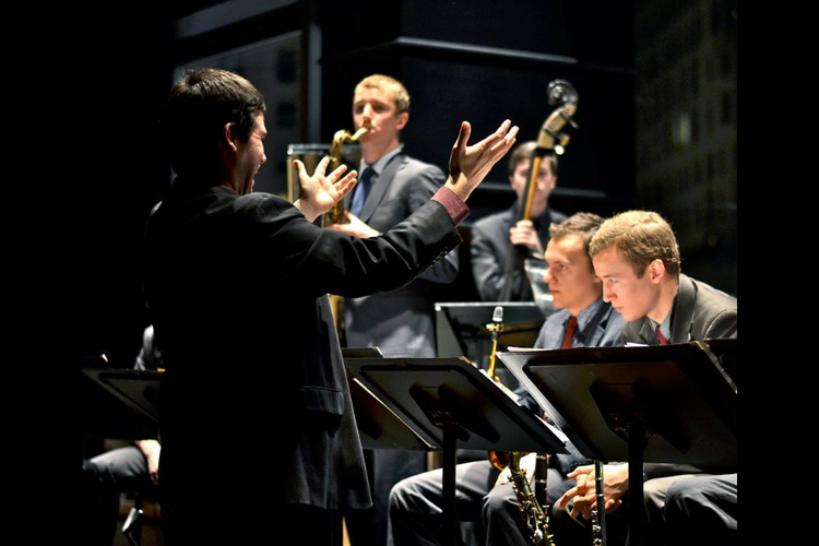 conductor directing musicians 